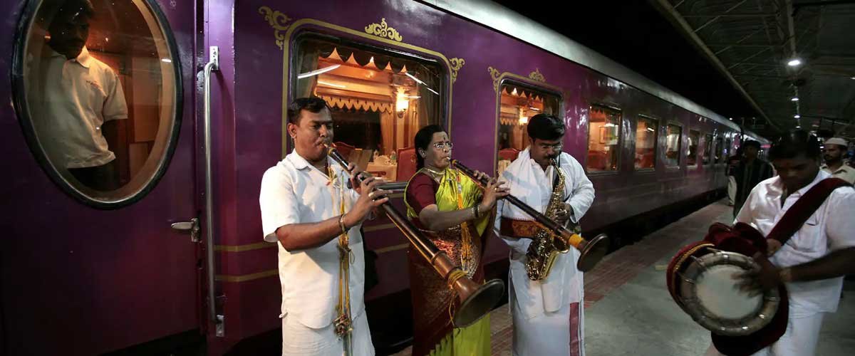 karnataka-tour-by-golden-chariot-train